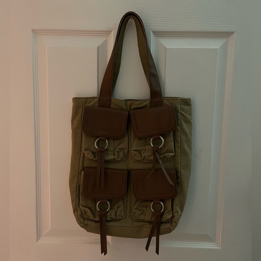 Aldo bag with four front accessible pockets